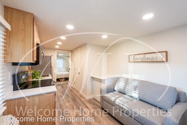 Building Photo - 205 Woodland Ave