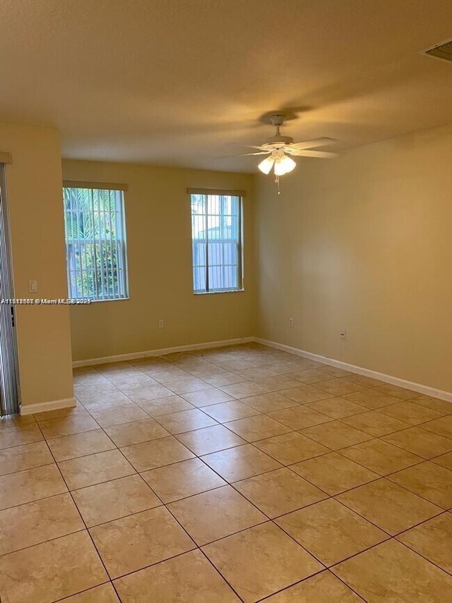 Building Photo - 233 Las Brisas Cir