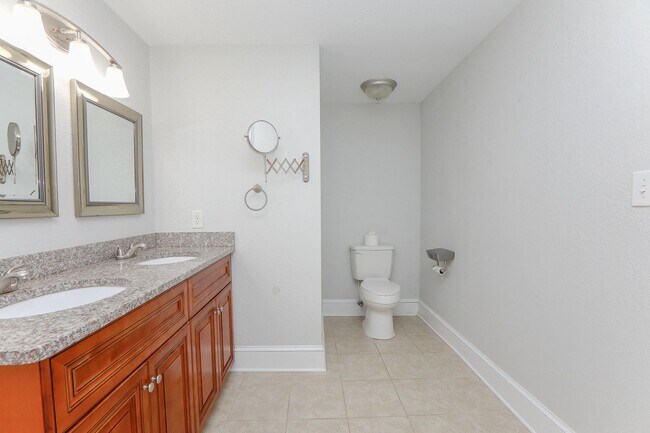 Building Photo - Stunning home rental in Portsmouth!