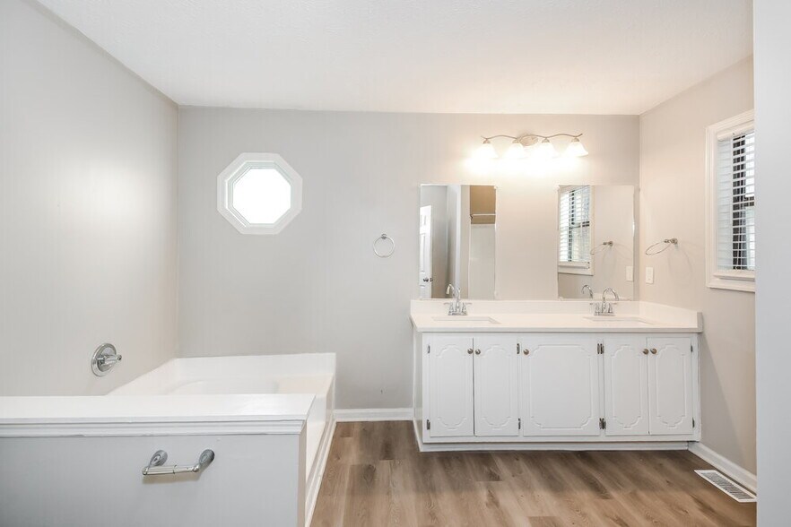 Building Photo - 4063 Casa Verde Dr