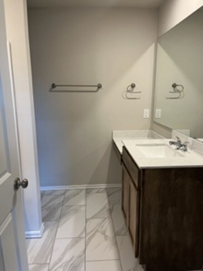 Building Photo - Beautiful New Home!