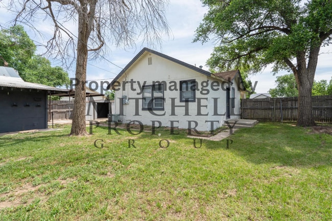 Building Photo - Welcome to 4106 S. Jackson! This beautiful...