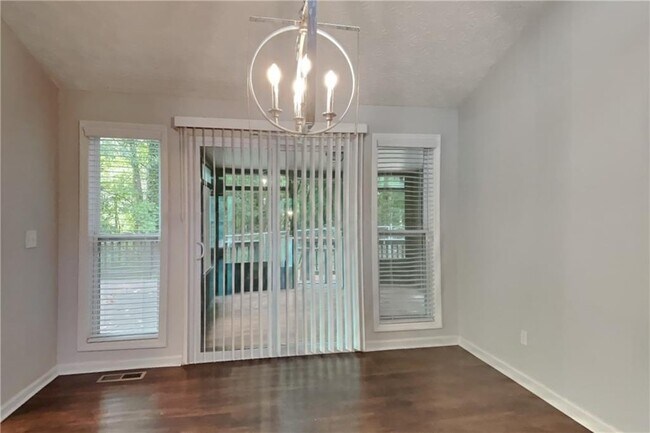 Building Photo - 2242 Josephine Ct