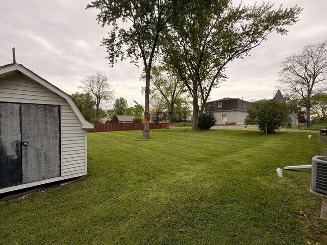 Building Photo - 105-105 W McAlpin St