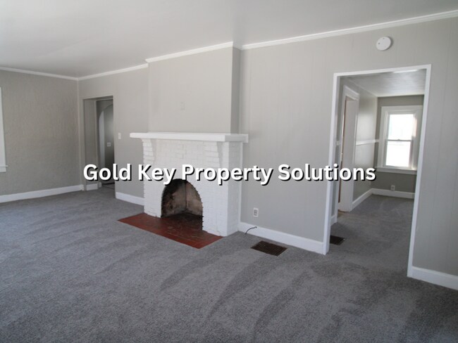 Building Photo - Spacious 3 BR 1 BA House with Dining Room and Basement (NO SECTION 8)