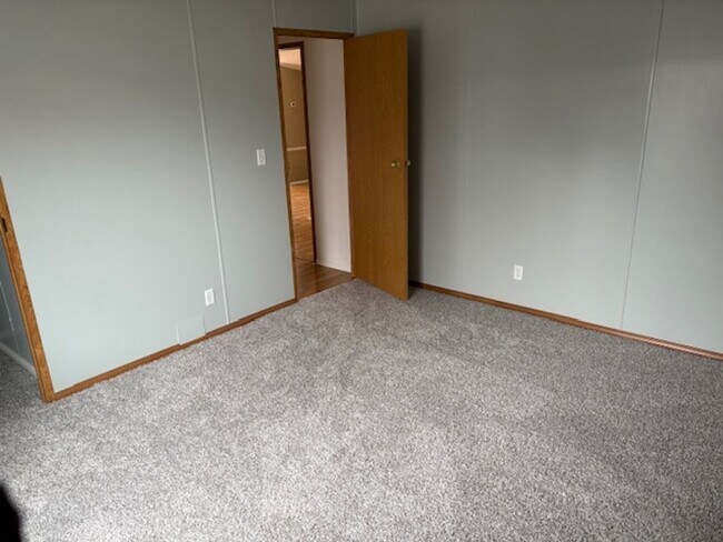 Building Photo - Spacious 4-Bedroom Home Available NOW in Skyway Park Village!