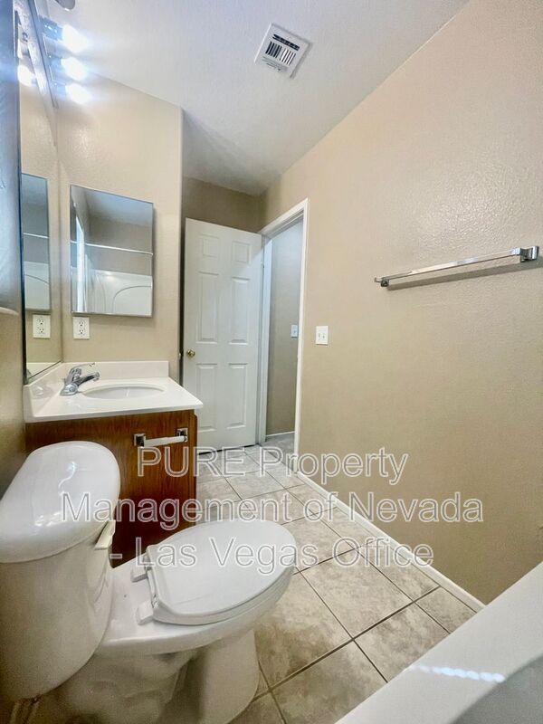 Building Photo - 126 Solidago Ave