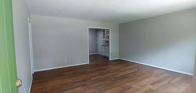 Building Photo - 3 BR, 2 Bath Home Available in Homewood
