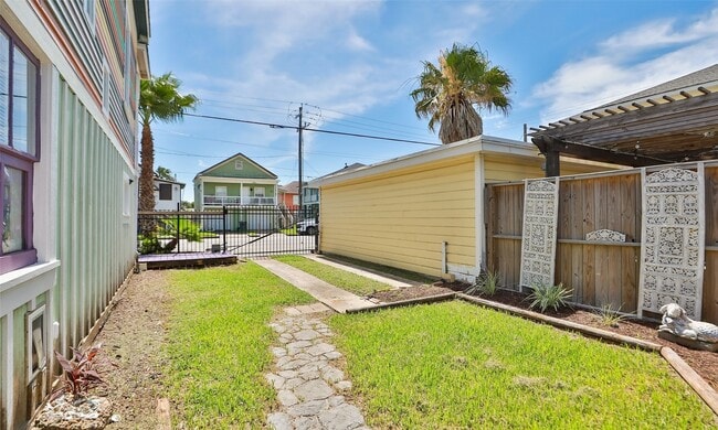 Building Photo - 1212 39th St