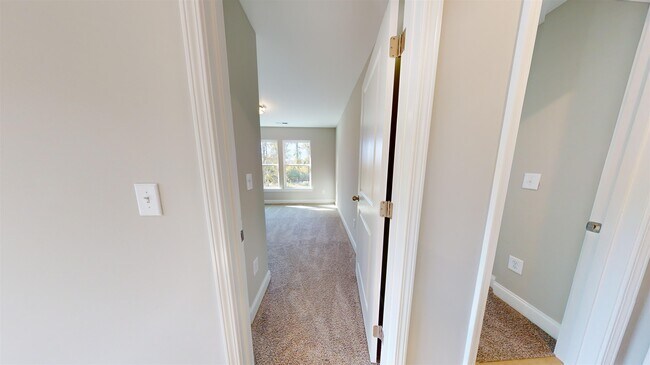 Building Photo - 1032 Moen Lp