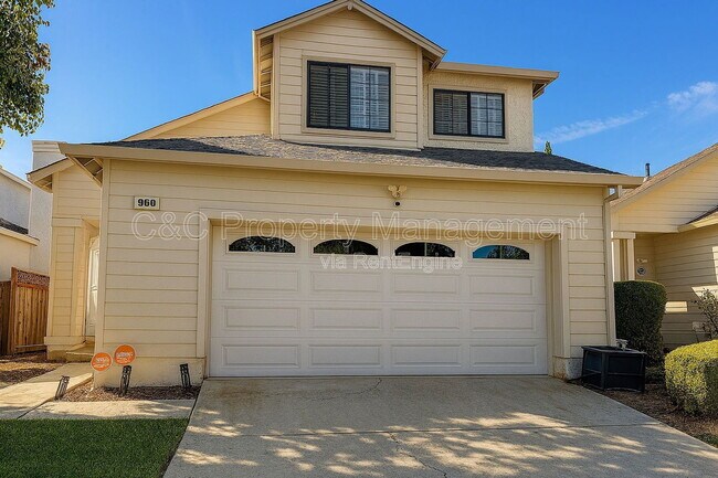 Primary Photo - 960 Buckskin Terrace