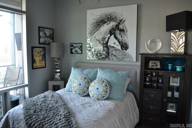 Building Photo - 315 Rock St