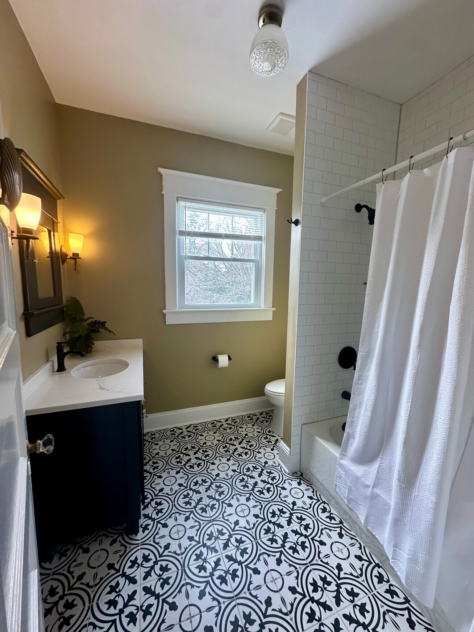 Building Photo - 48 Valley Dr