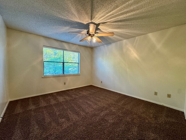 Building Photo - FEEL AT HOME AT LAKE SHORE VILLAS *Upstairs* Leasing Special Available*