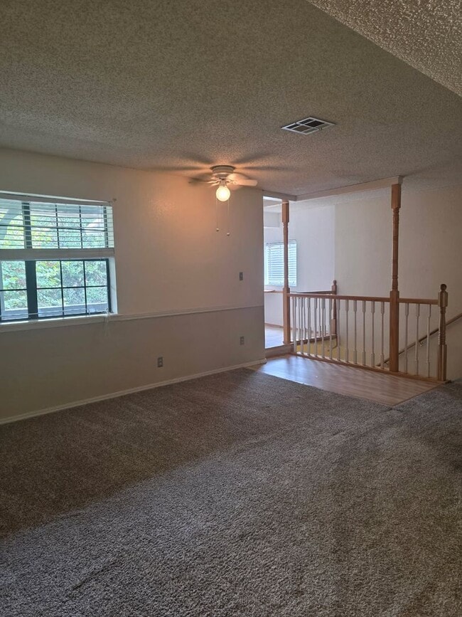 Building Photo - Nice modern style 1 Bdrm Condo in Delaware...