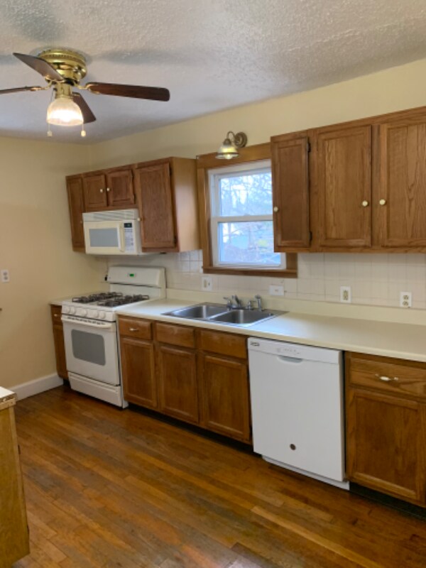 Building Photo - 326 N Bentley Ave