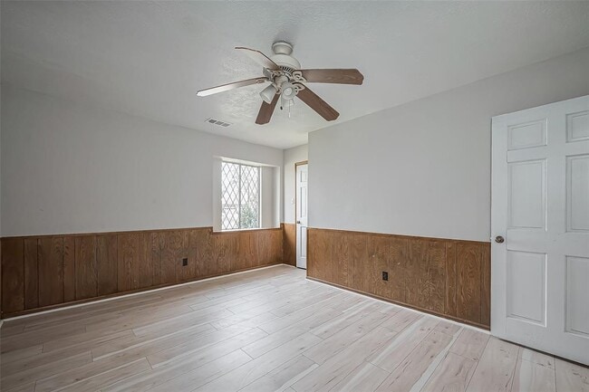 Building Photo - 811 Loire Ln
