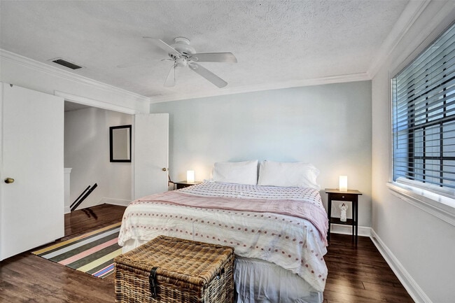 Building Photo - 1415 Miami Rd