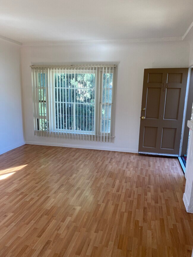 Building Photo - 516 N Heliotrope Dr