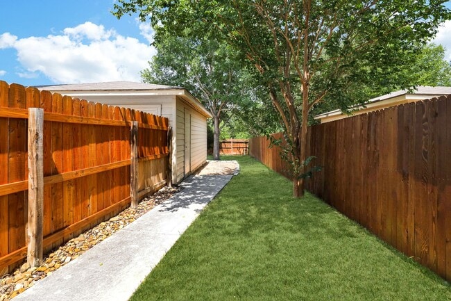 Building Photo - Stylish Two-Story Townhome with Greenbelt ...