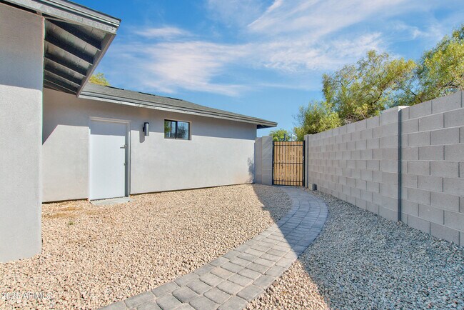 Building Photo - 4241 E Calle Tuberia