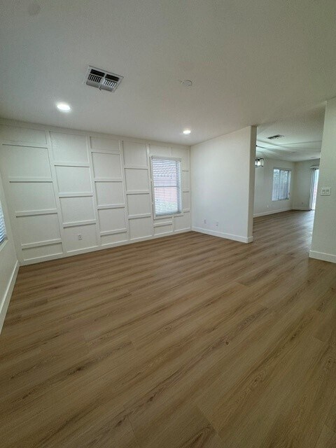 Building Photo - 446 S 86th Pl
