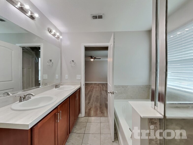 Building Photo - 7105 Feather Wood Dr
