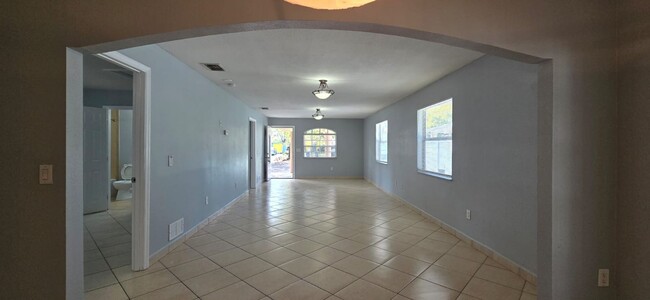 Building Photo - Spacious 3-Bedroom, 2-Bath Home with Cover...