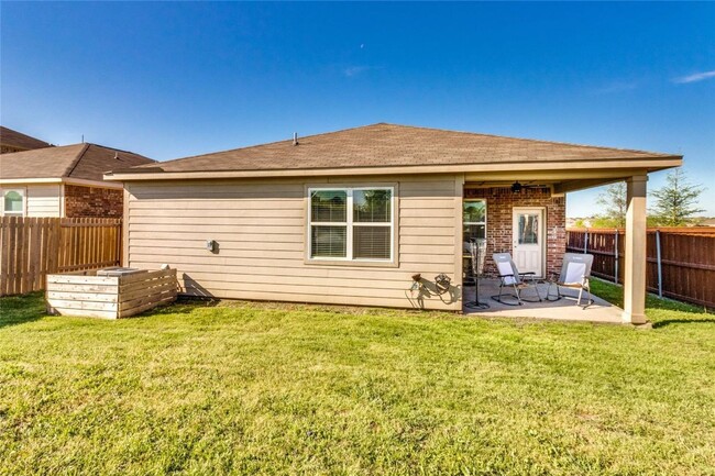 Building Photo - This charming 3-bedroom 2-bathroom home bo...