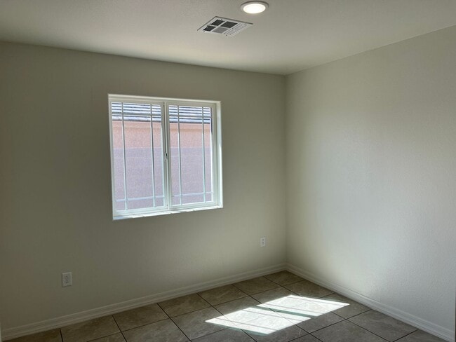 Building Photo - Newer San Luis Home available for Rent - 3...
