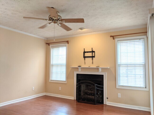 Building Photo - 5680 River Heights Xing SE