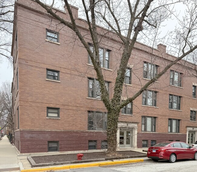 Building Photo - 1946 W Newport Ave