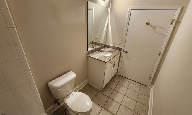 Building Photo - Lease Today! 2BR/2BA Condo in Old Fourth W...