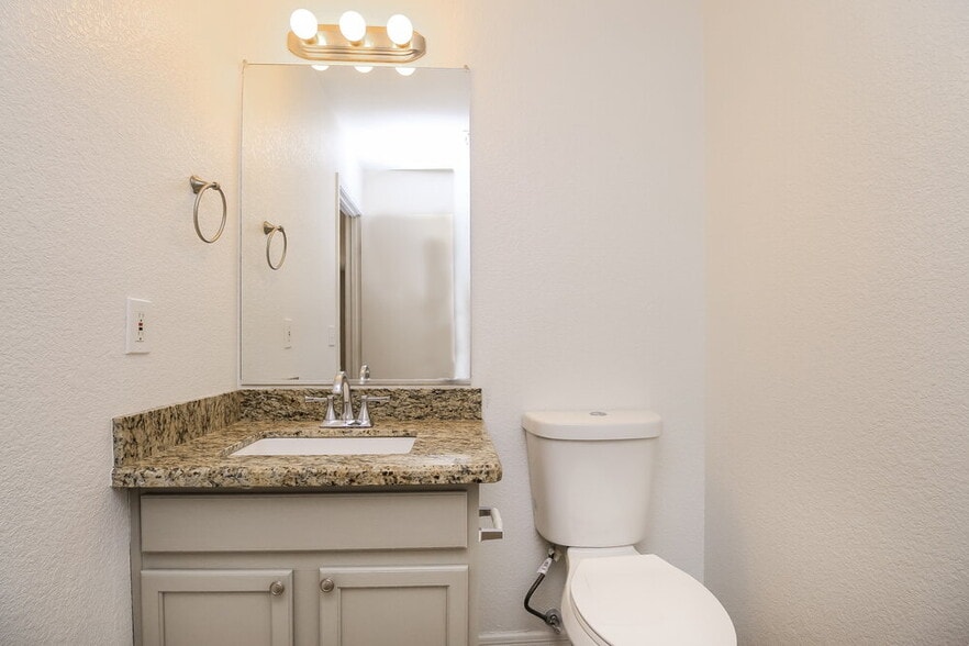 Building Photo - 650 E Woodsman Pl