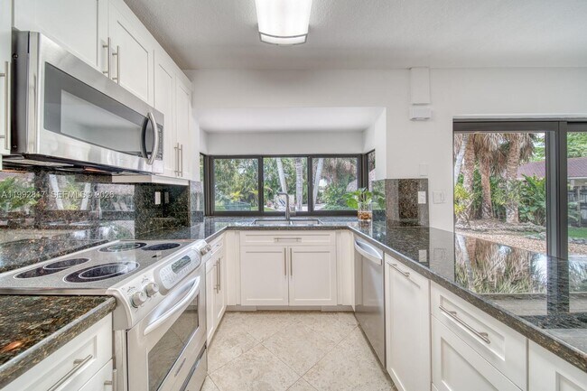 Building Photo - 7320 SW 100th Ct