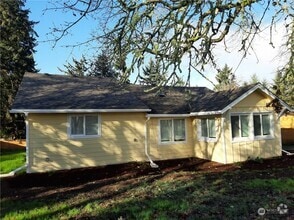 Building Photo - Charming Retreat: Fully Remodeled 3 Bed, 2...