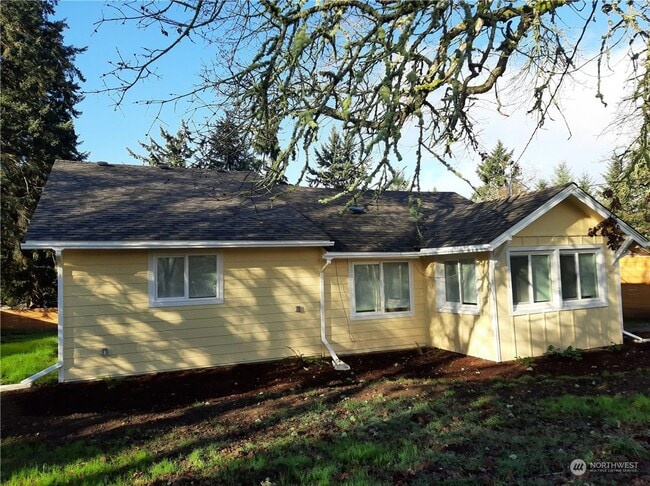 Primary Photo - Charming Retreat: Fully Remodeled 3 Bed, 2...