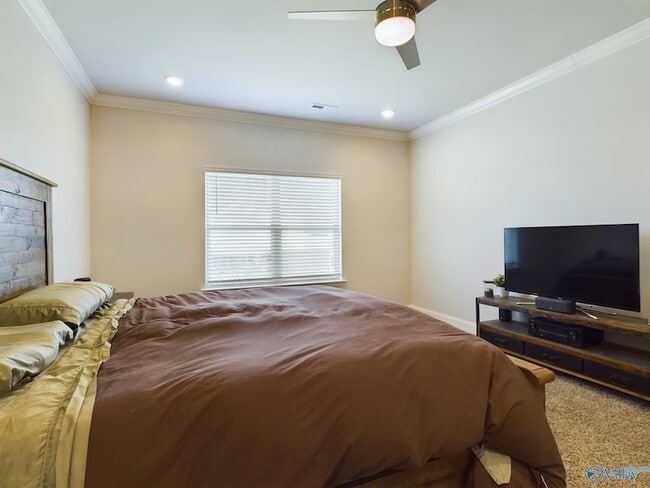 Building Photo - 219 Maureen Dr SW