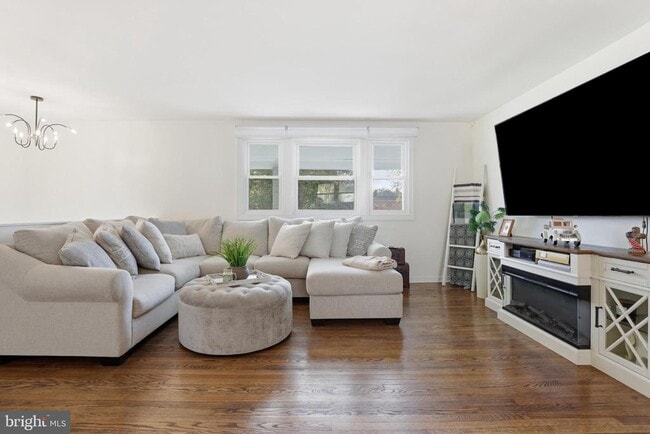 Building Photo - 6906 Berkshire Dr