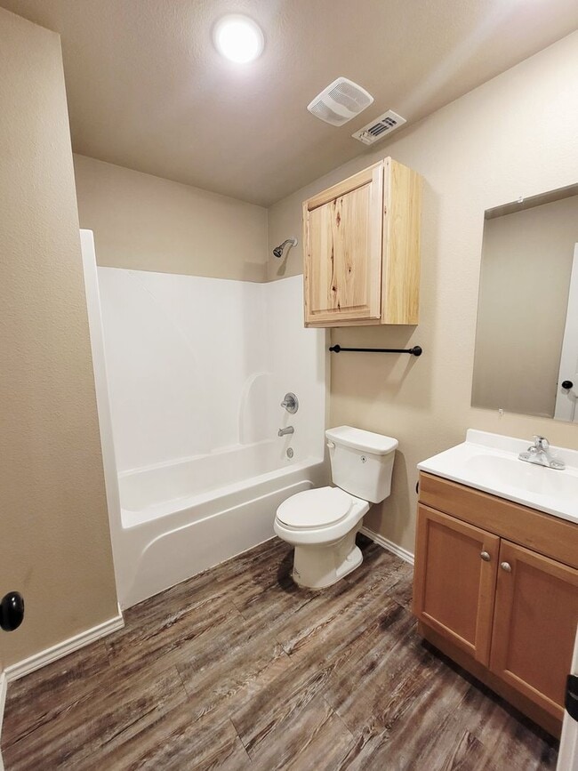 Building Photo - HALF OFF First Month!! Super cute 3/2/1 in...