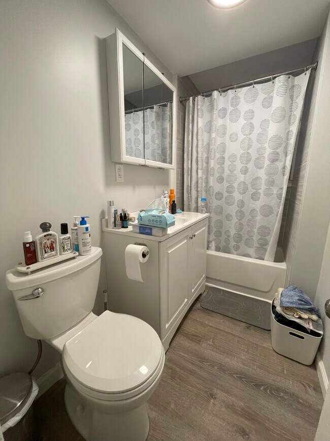 Building Photo - 63 Burbank St