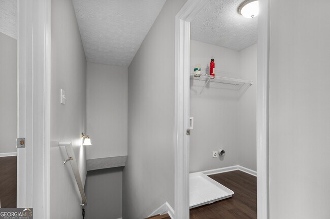 Building Photo - 1616 Amhearst Oaks Ct