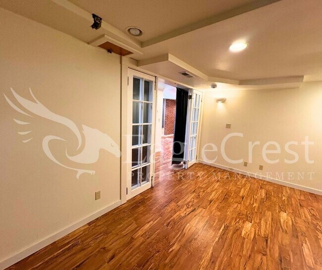 Building Photo - Beautifully Renovated Historic 3 Bedroom Home