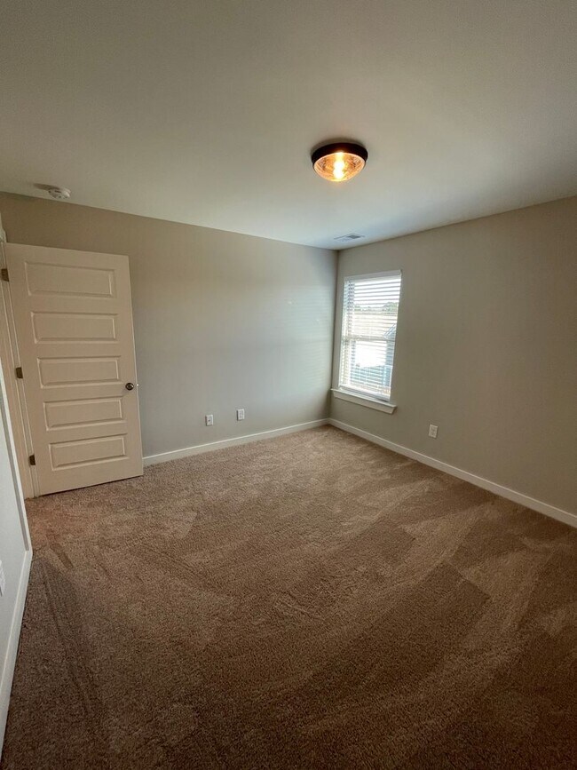 Building Photo - Home for Rent in Calera, AL!!! Available to View with 48 Hour Notice!!!