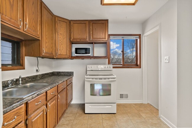 Building Photo - 7048 Lipan St