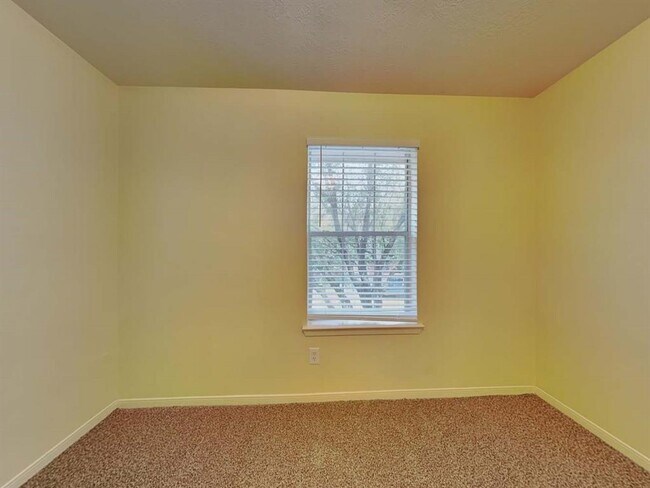 Building Photo - 6424 Mountain Pines Ln