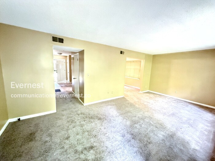 Building Photo - 543 Elder St