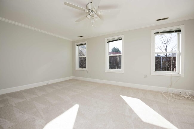 Building Photo - 202 11th St NE