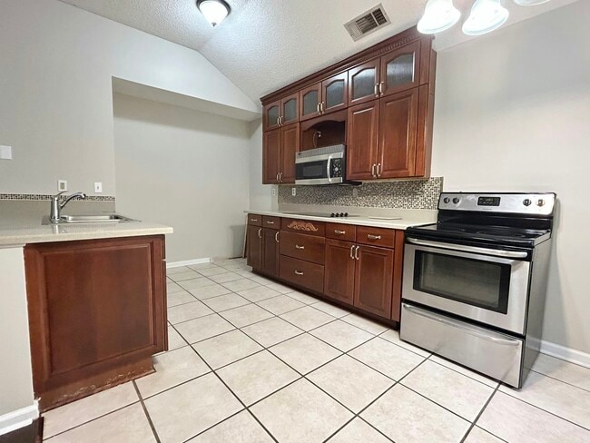 Building Photo - 1117 Dove Hollow Cir W