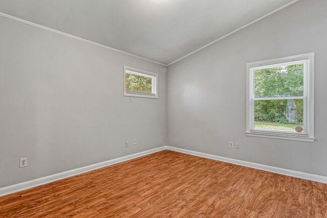 Building Photo - NE – Desirable Neighborhood, Brick Home, W...